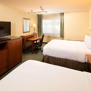 Standard Queen Room Two Queen Beds